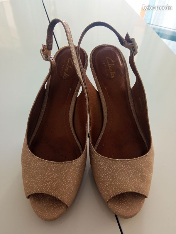 Sandales à talons rose poudré "Clarks" (image 9)