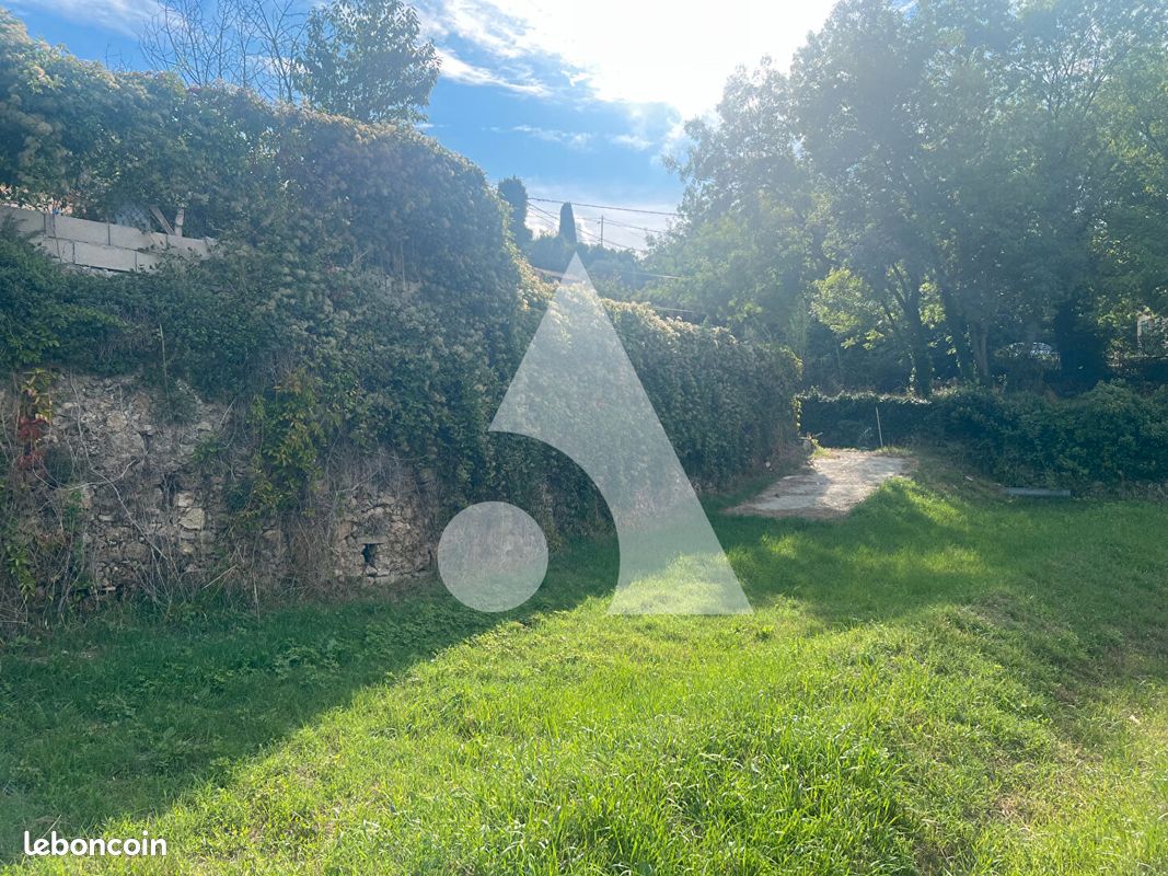Terrain 648 m² · à Varages · 648 m² · 110 000 €