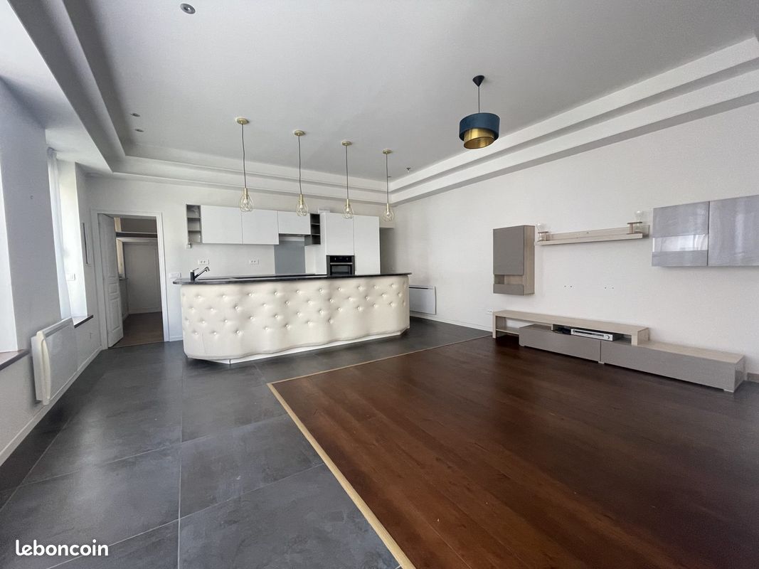 Appartement 3 pièces 93 m² · à Lille · 93 m² · 990 €/mois