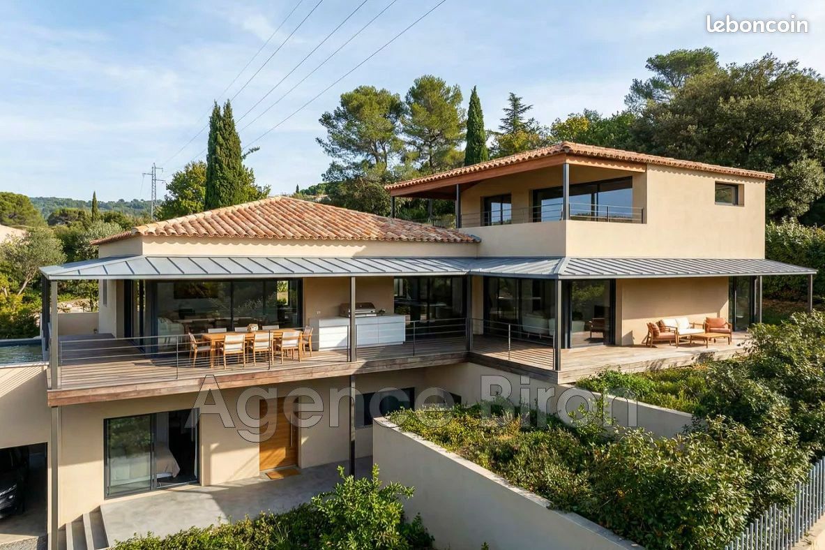 Terrain 892 m² · à Aix-en-Provence · 892 m² · 945 000 €