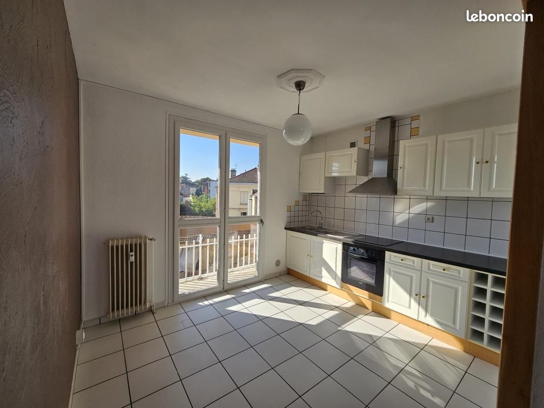 Appartement 4 pièces 89 m² · à Montbrison · 89 m² · 670 €/mois