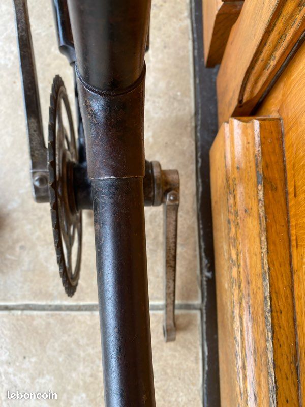 Cadre De Vélo Ancien Début 1900 - Pièce De Collection Rouillé/marques D'usage