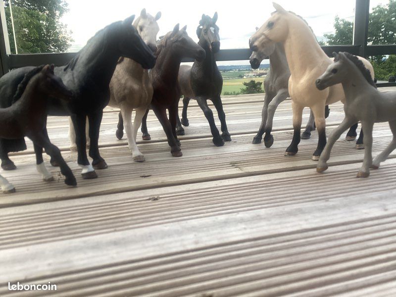 Lot de 8 chevaux Schleich (image 1)