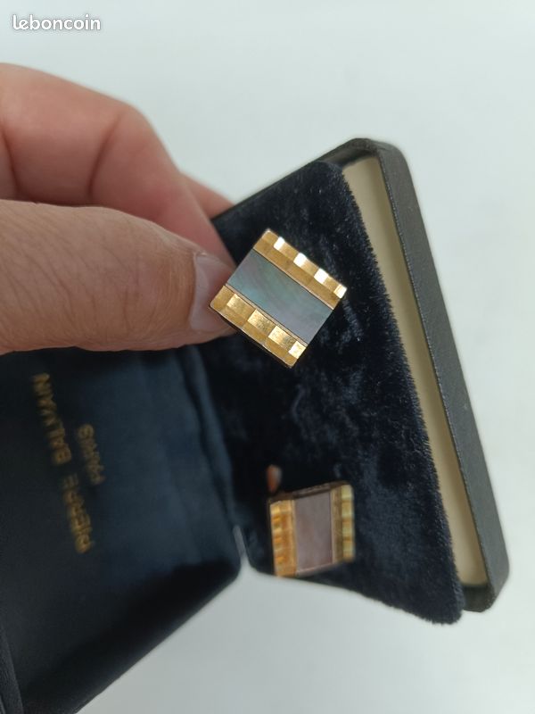 Boutons De Manchette Pierre Balmain – Plaqué Or Jaune, Avec Pierre, En écrin – Occasion