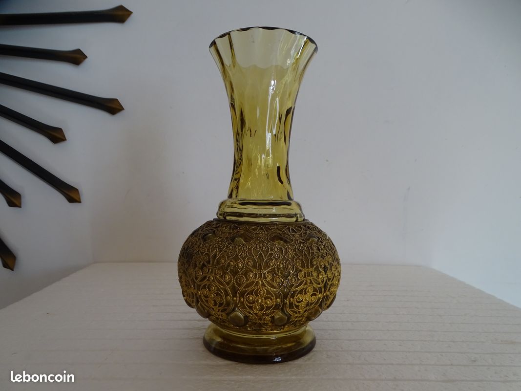 Vase Ancien XXème En Bois Et Laiton - Décor Sculpté - Forme Classique - Occasion