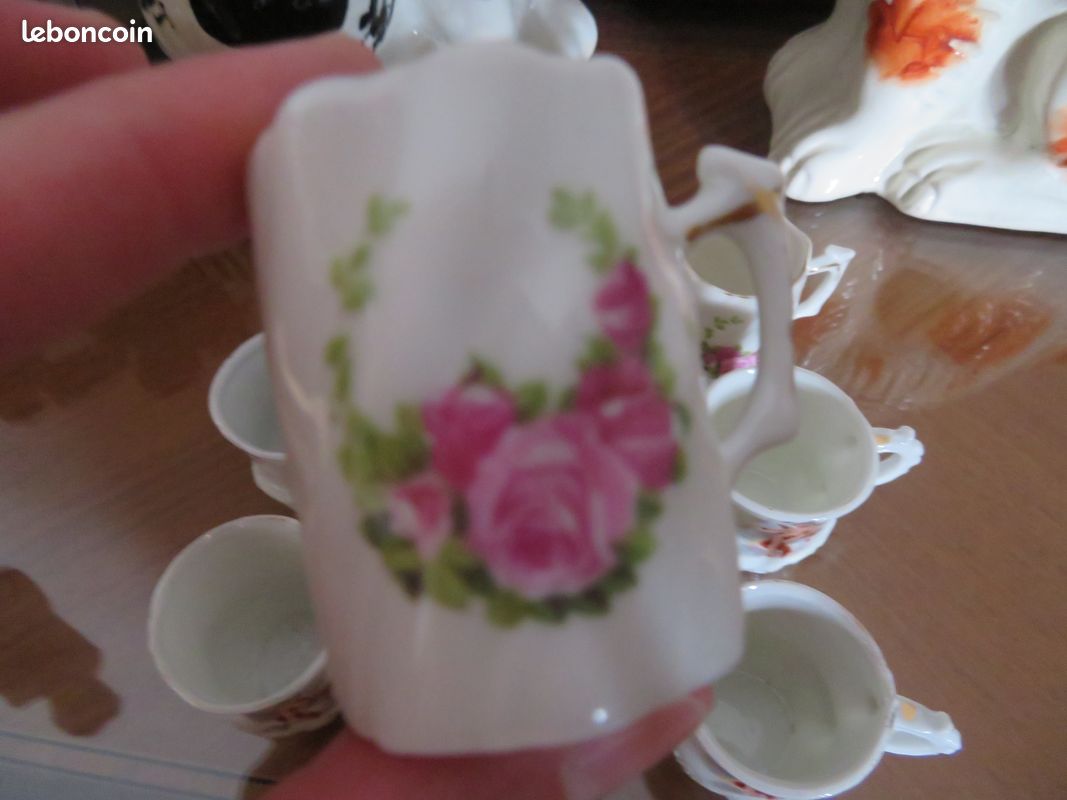 VINTAGE - Série de 11 anciennes petites tasses en biscuit peintes à la main (Début 1900) (image 7)