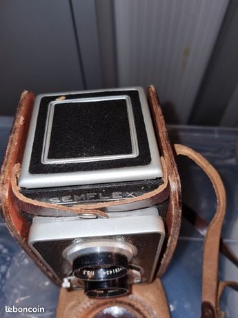 Ancien appareil photo / Marque SEMFLEX (SEM) / Double objectif Berthiot, OREC / Années 1959 à 1976 / France / Collection caméra et photo - France