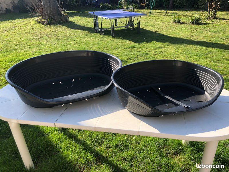 Lot 2 paniers plastiques chien et 3 distributeurs croquettes (image 3)