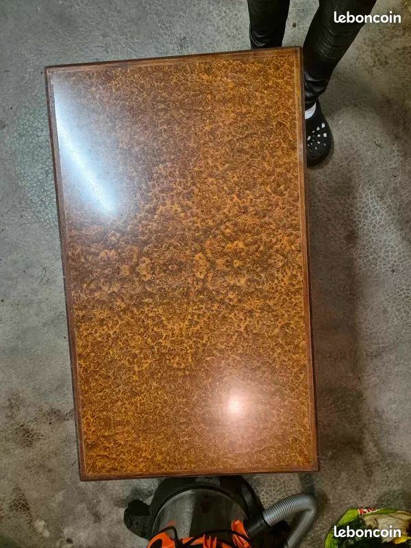 Table basse en loupe d'amboine,( un bois précieux ) pieds bois massif (image 1)
