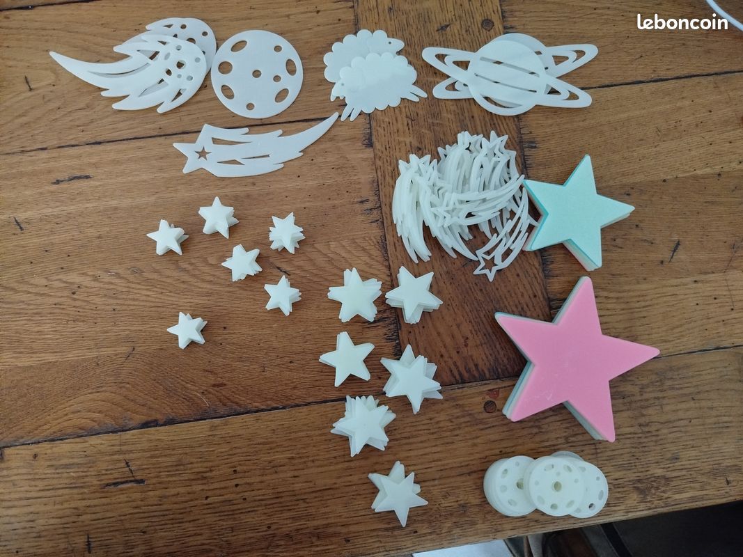 Lot d'étoiles et planètes (image 1)