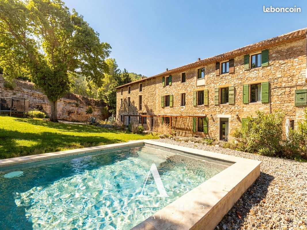 Maison 11 pièces 340 m² · à Fontaine-de-Vaucluse · 340 m² · 1 790 000 €