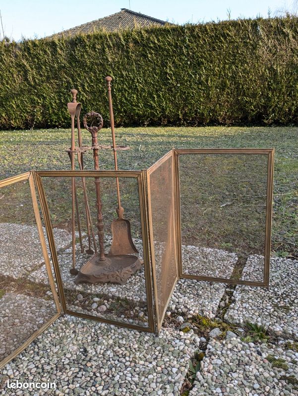 Joli pare-feu ancien en métal et laiton à trois volets - Décoration