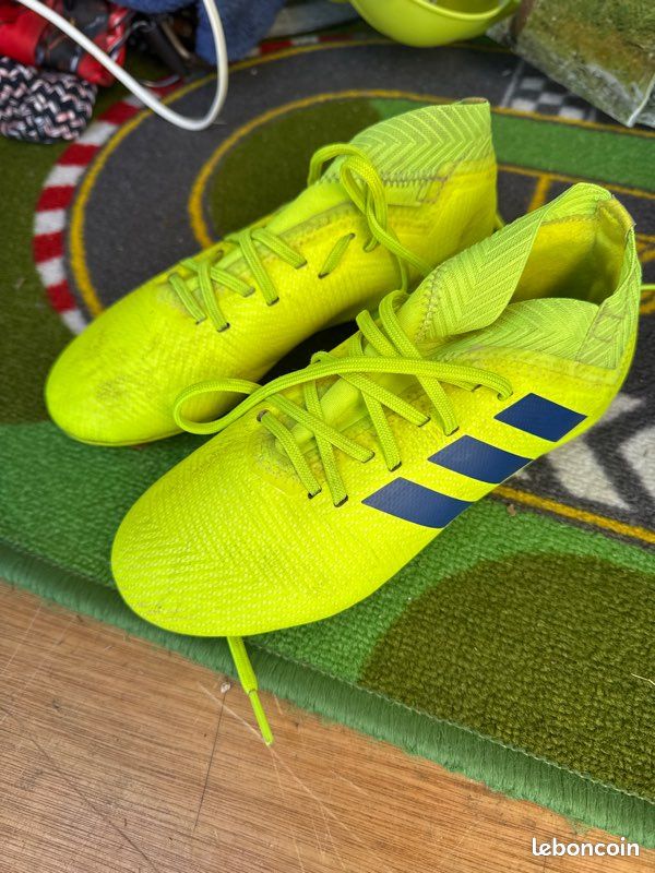 Chaussures de foot Adidas junior pointure 32 Chaussures