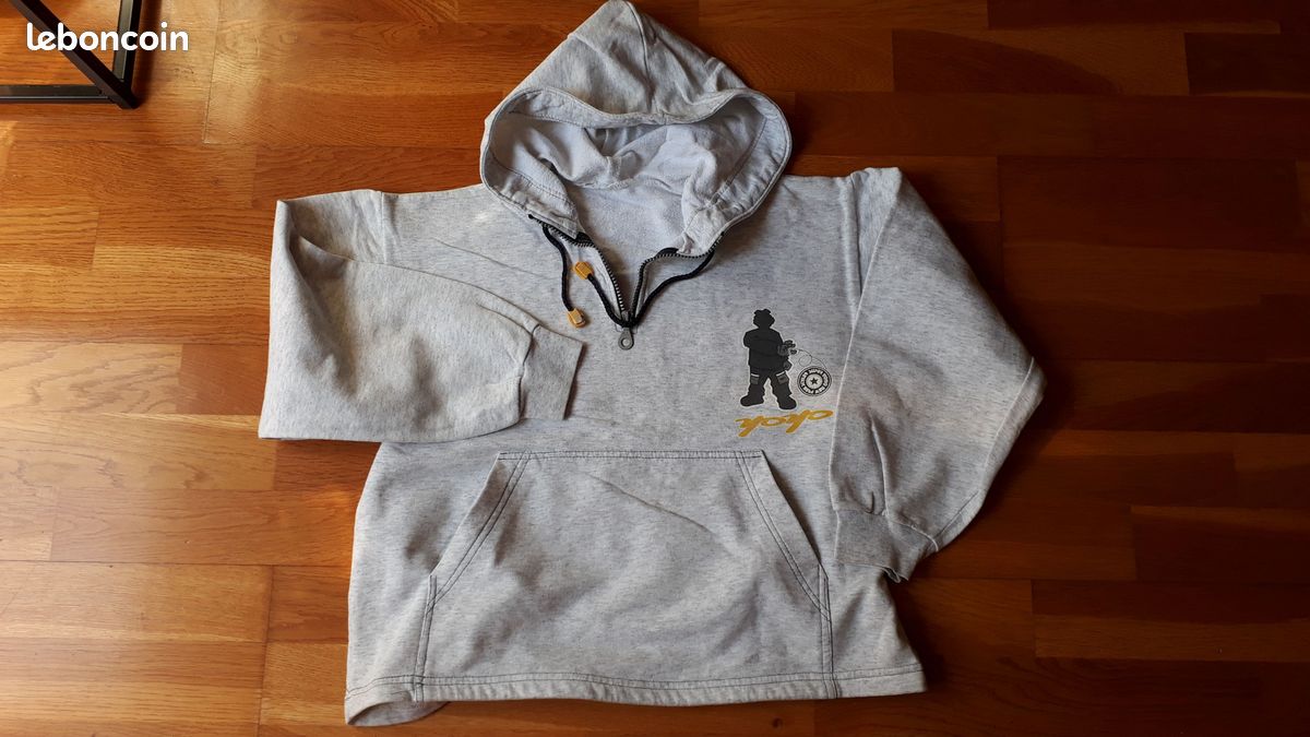 Sweat à capuche gris clair, marqué yoyo (image 4)