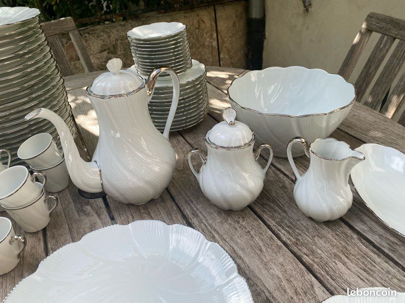 Service de table complet en porcelaine de Limoges L.E.C. R. Leclair – Modèle torsadé – 68 pièces – Blanc et filets argentés (image 6)
