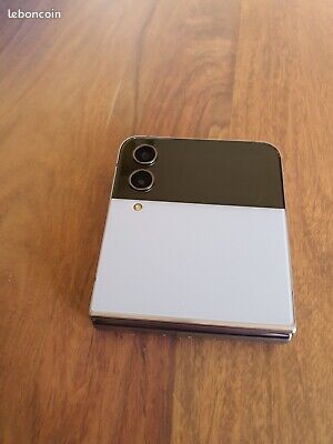Samsung galaxy Zflip4 (image 2)