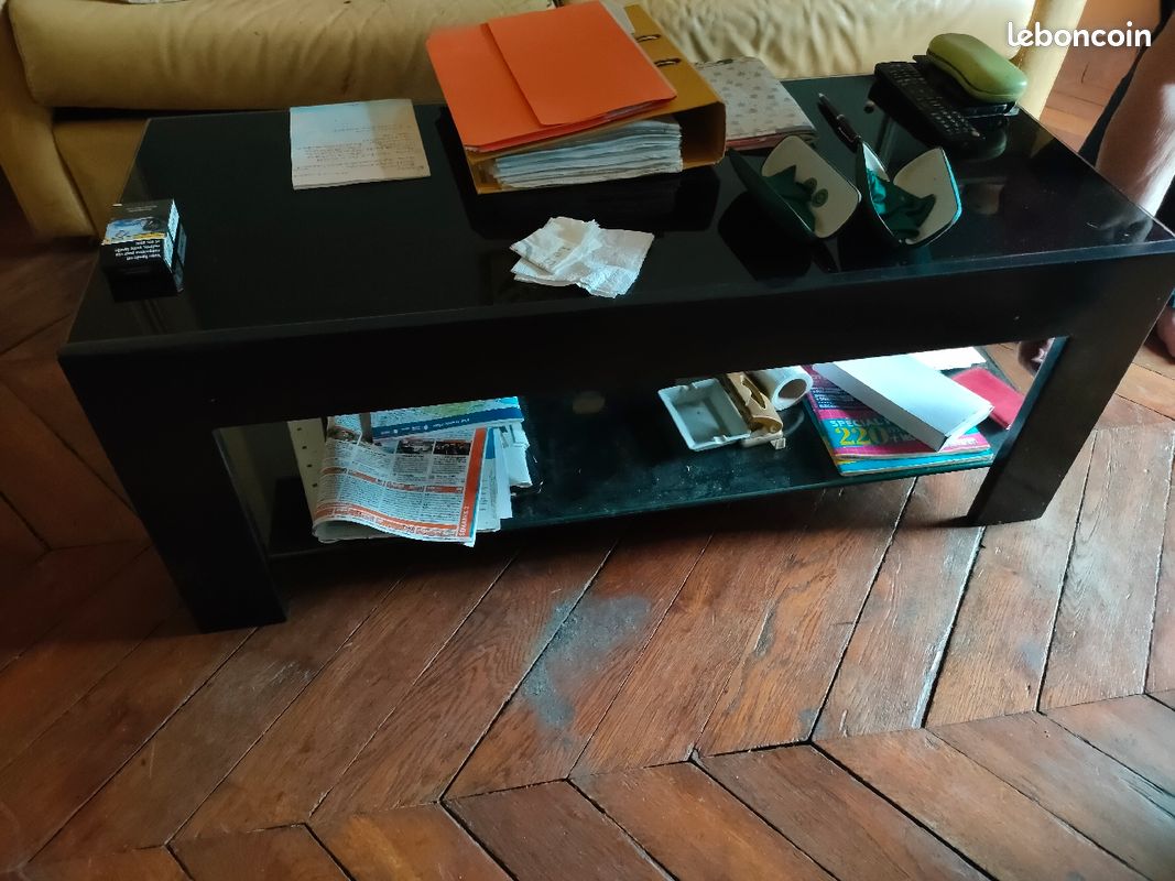 Table basse en verre noir (image 1)