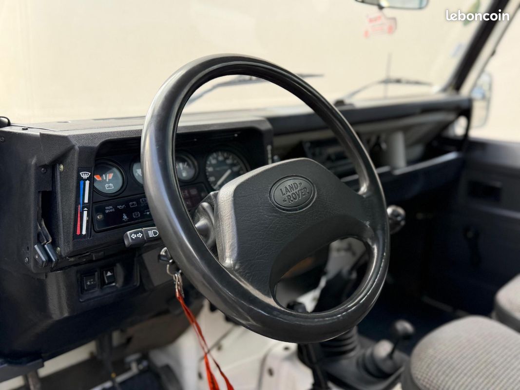 LAND ROVER DEFENDER 90 Trophy RARE 2.5 TDI Origine France Magnifique État (image 20)