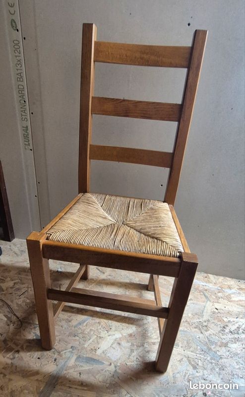 Chaise en bois (image 1)
