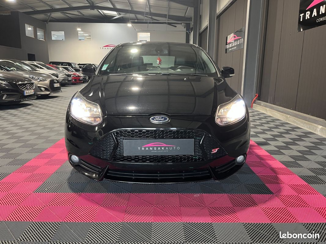 FORD FOCUS ST 2.0 SCTi 250 CV EcoBoost + SIÈGES CHAUFFANTS RECARO + BLUETOOTH + RADAR DE RECUL (image 8)