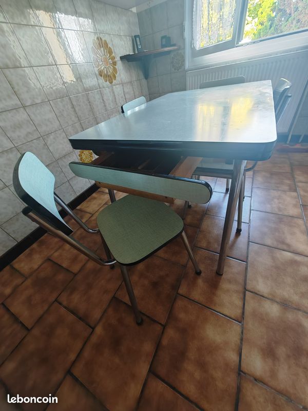 Table et 4 chaises formica année 1960 vert pâle (image 3)
