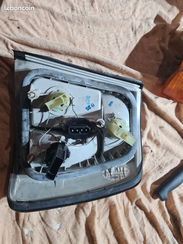 Feu arrière de BMW E34 (image 3)
