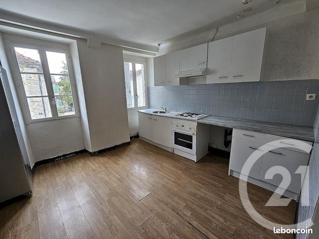 Immeuble 86 m² · à Sauveterre-de-Béarn · 86 m² · 49 000 €