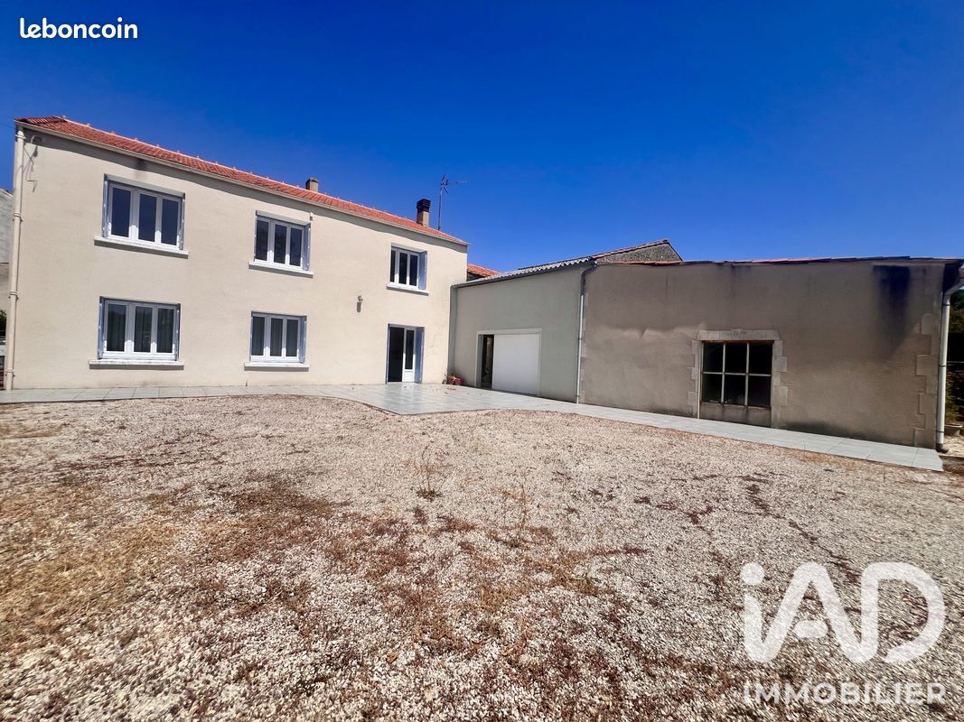 Maison 5 pièces 114 m² · à Bouhet · 114 m² · 203 000 €
