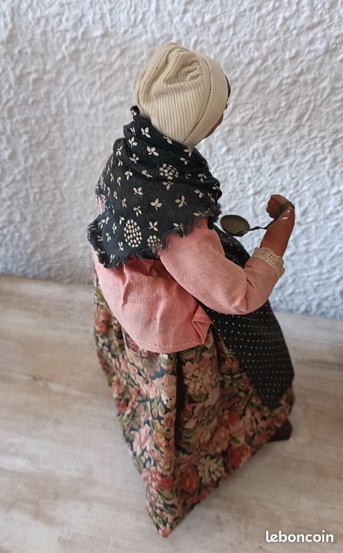 Trois Santons femme (image 9)