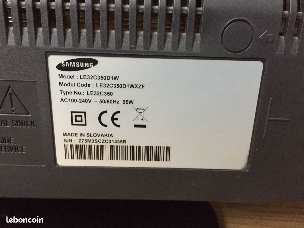 Télévision Sumsug et sa télécommande (image 3)