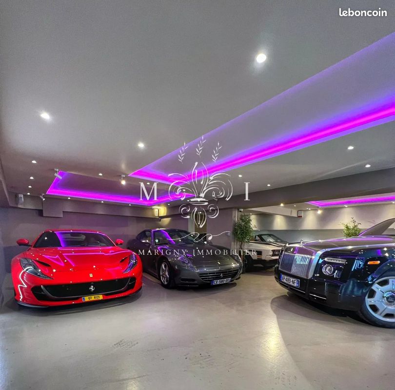 Parking 175 m² · à Paris · 175 m² · 2 000 000 €