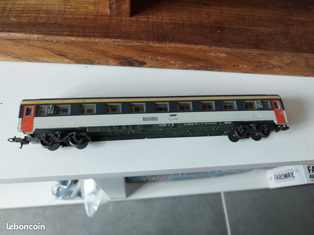2 Wagons Voyageurs Lima Corail - État D'usage, échelle HO ? | Pour Réseau De Train Miniature, Vintage