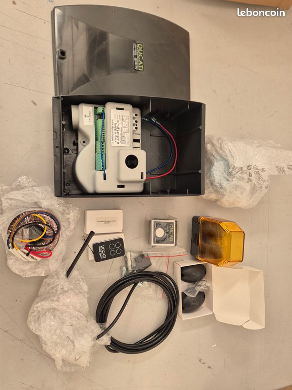 Kit Motorisation Portail Battant DUCATI HC 500 Kg – 5 M, Moteur 230V Avec Wi-Fi, Alexa/Google/HomeKit