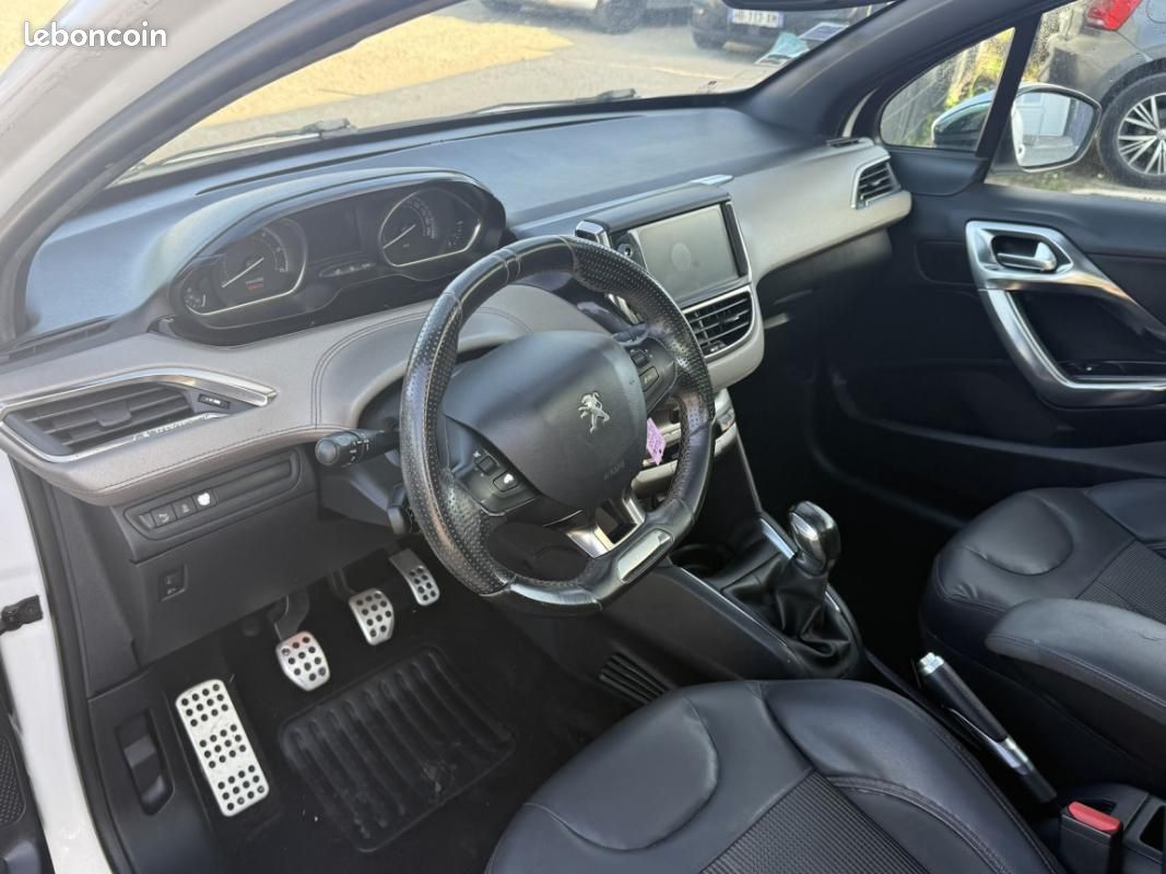 Peugeot 208 1.6 e-HDi 92cv XY Toit Panoramique (image 14)