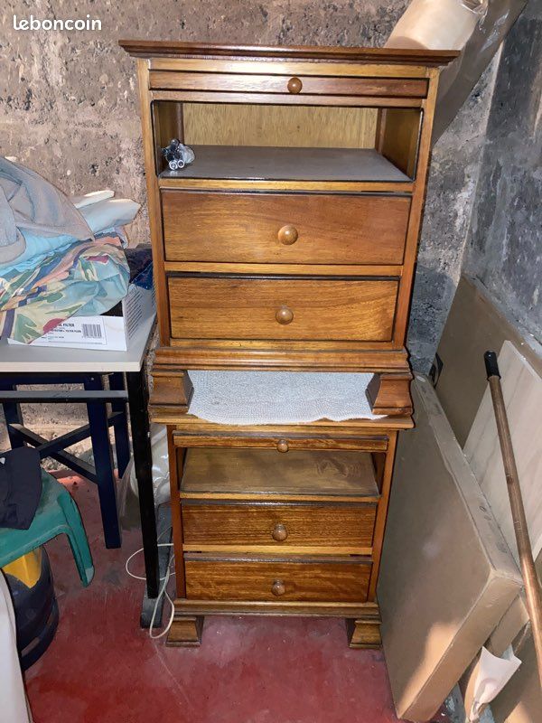 Deux tables de nuit en bois (image 5)