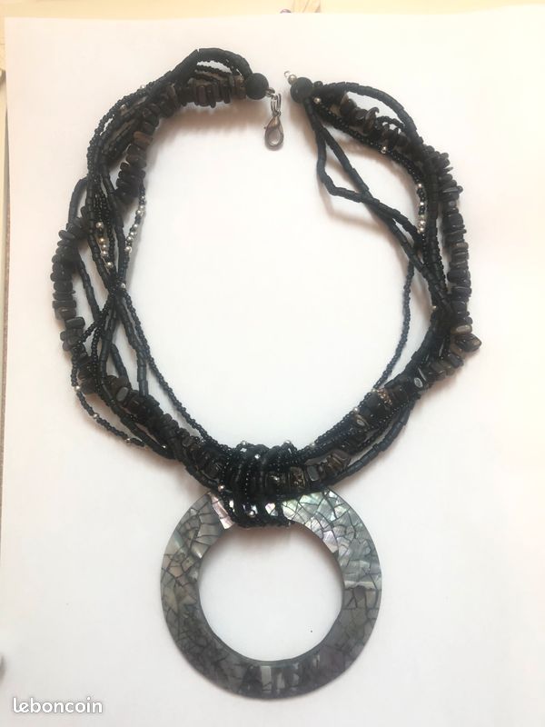 Collier tour de cou nacre et pierres naturelles (image 1)