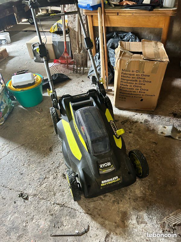 Tondeuse Ryobi en état neuf (image 1)