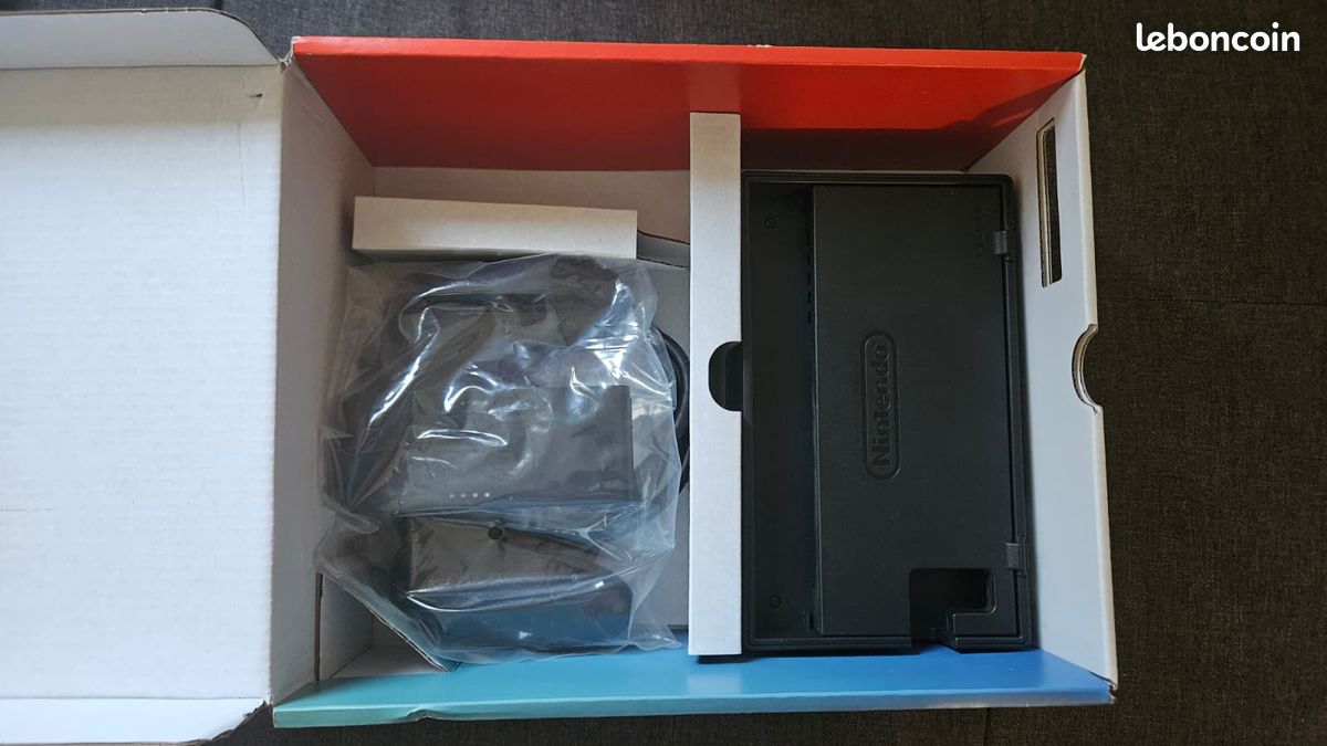 🎮 Nintendo Switch – Très bon état + accessoires + support Zelda 🎮 (image 4)