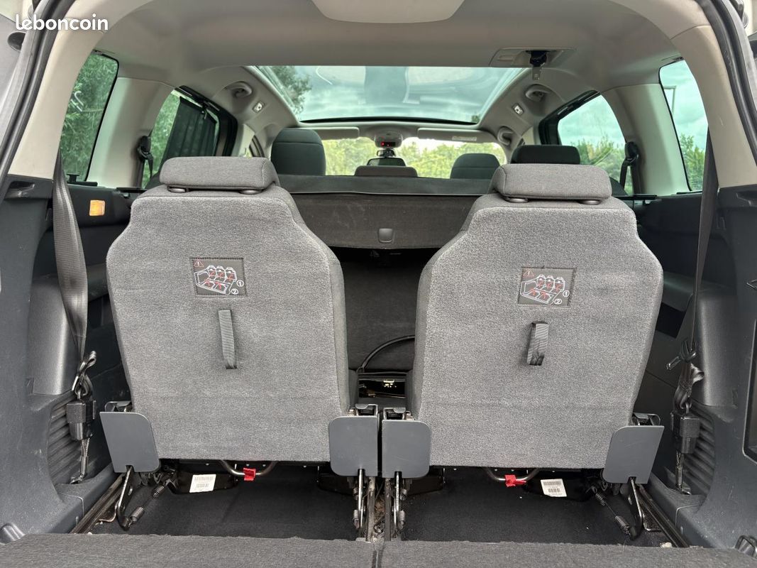 PEUGEOT 5008 1.6 BlueHDi - 120 GARANTIE 2 ANS OFFERT - 7 Places Allure (image 17)