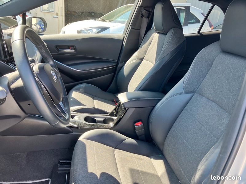 Toyota Corolla Hybride 1.8L 140h Design / Pack confort (image 18)