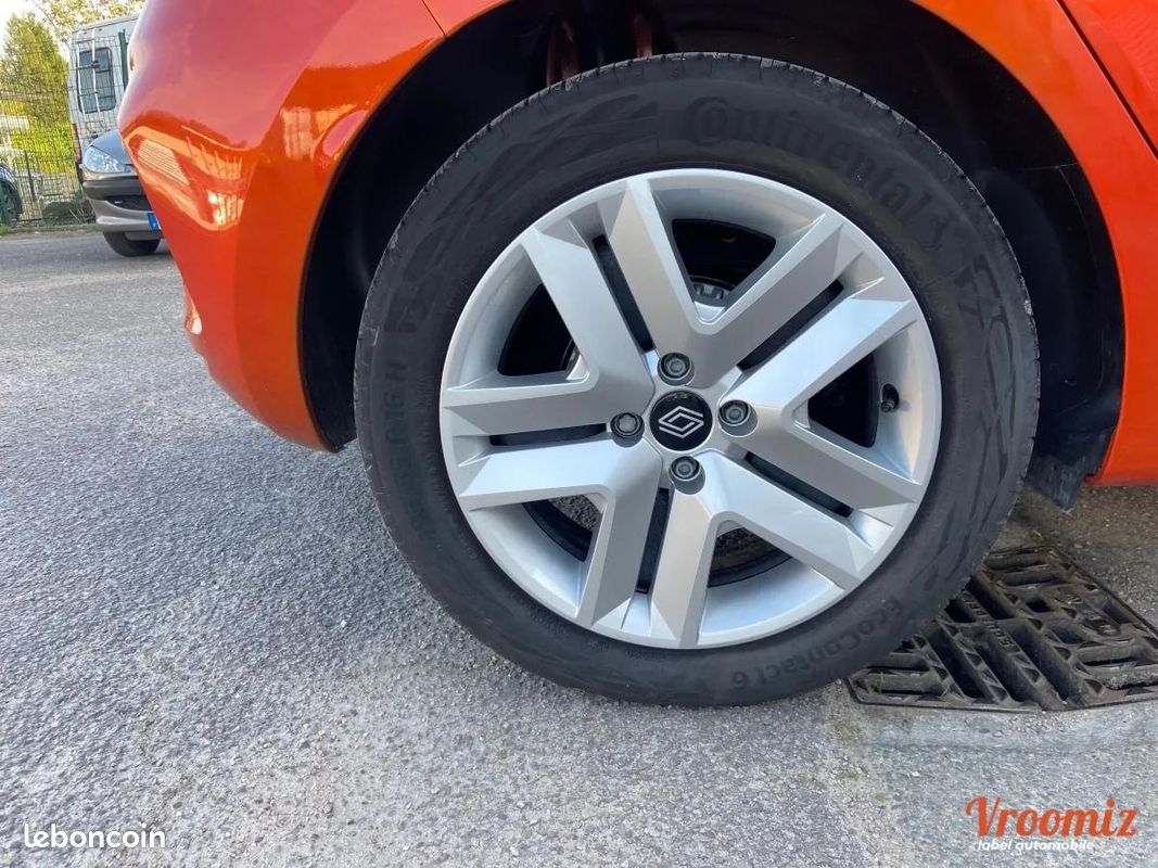 Renault Clio Essence 6900kms Seulement Comme neuve Garantie 12 mois (image 7)