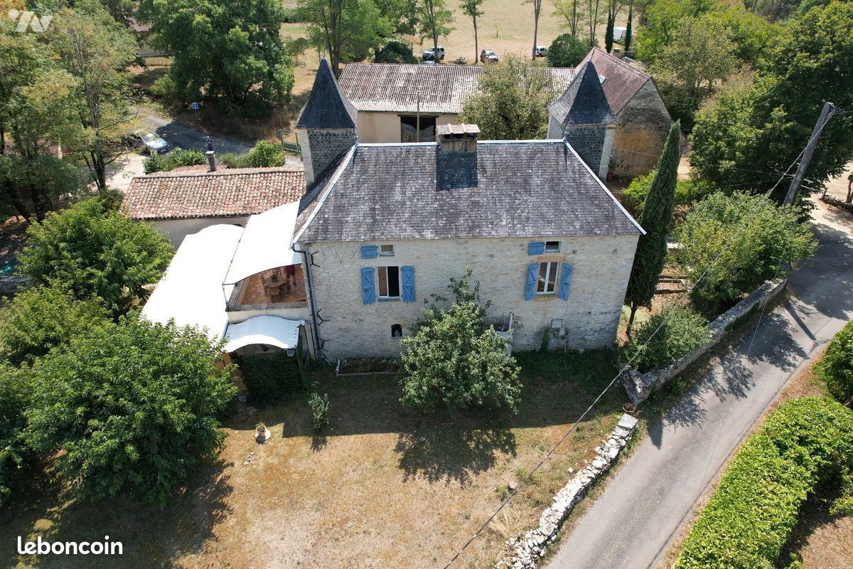 Maison 19 pièces 425 m² · à Léobard · 425 m² · 777 600 €
