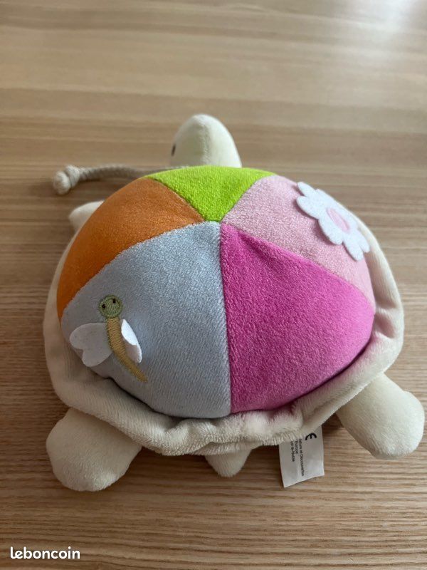 Tortue avec grelot en peluche (image 2)