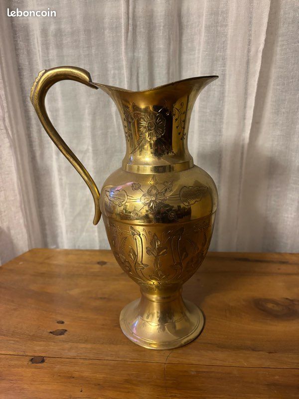 Vase (image 1)