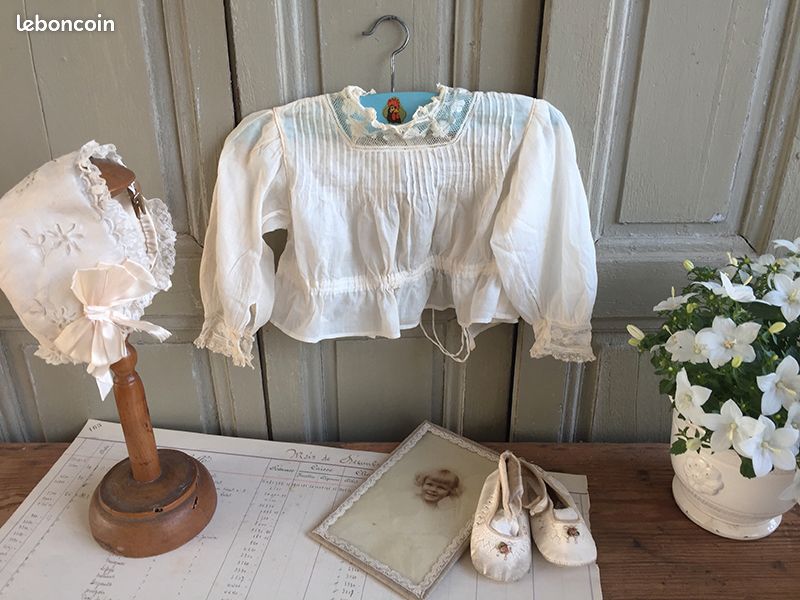 JOLIE CHEMISE DE PRÉSENTATION POUR POUPEE ANCIENNE EDEN BÉBÉ