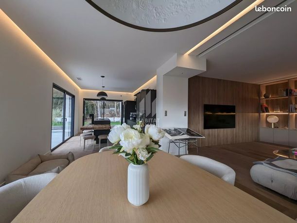 Maison 7 pièces 254 m²