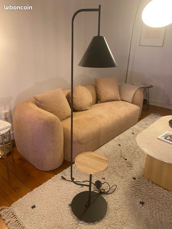 Lampadaire avec tablette (image 1)