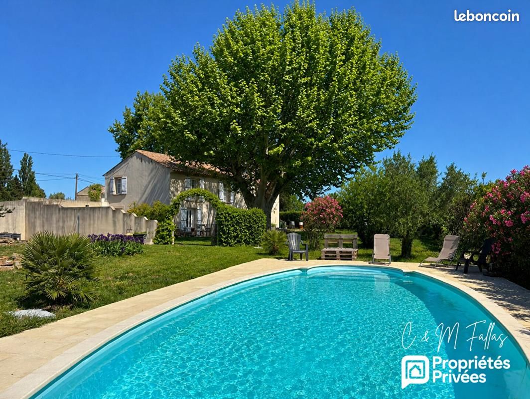 Maison 9 pièces 205 m² · à Camaret-sur-Aigues · 205 m² · 463 000 €