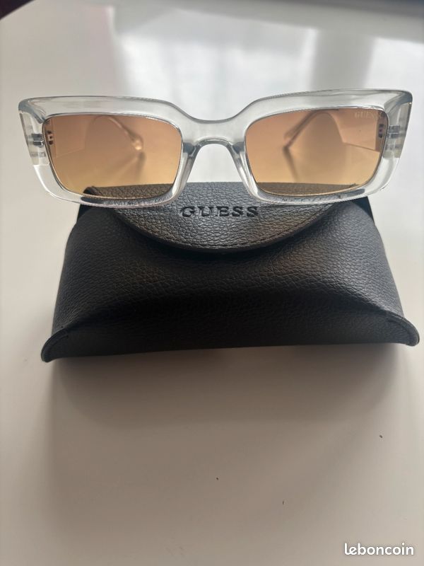 Lunettes de soleil Guess - neuves (image 1)