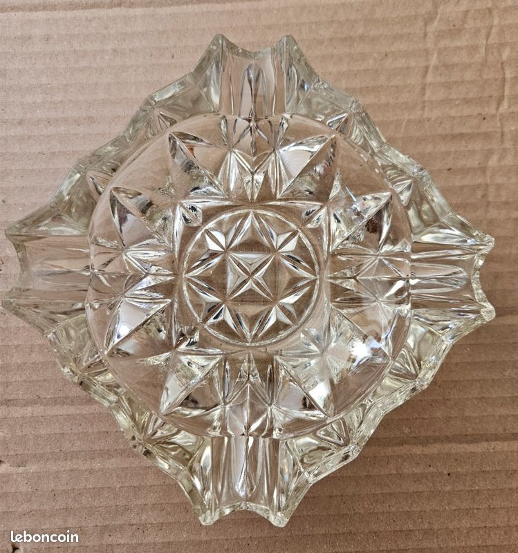 Cendrier en cristal (image 1)